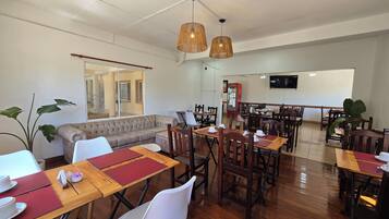 Family Triple Room | Dining room