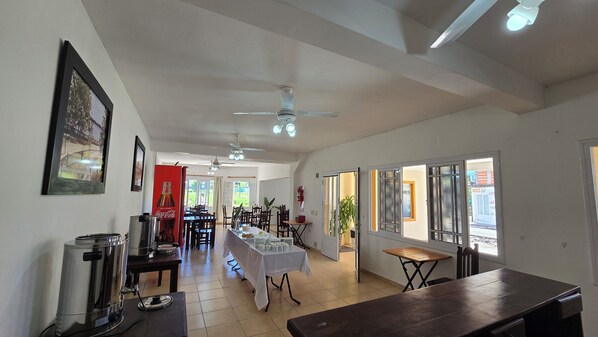 Family Triple Room | Dining room