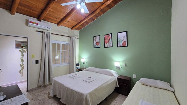 Tremannsrom – familie | Minibar, safe på rommet, individuelt innredet og wi-fi (inkludert)