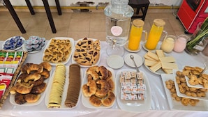 Desayuno continental gratuito y diario
