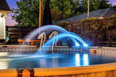 Mid Century Modern - The Martin Frisco Stay & Play - Hot Tub, Pool & Firepit!