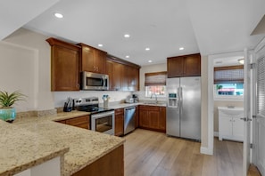 Coffee/tea maker, fridge, microwave, oven - 8 - 4BR $700+ in freebies incl golf, On Beach (Miramar Beach)