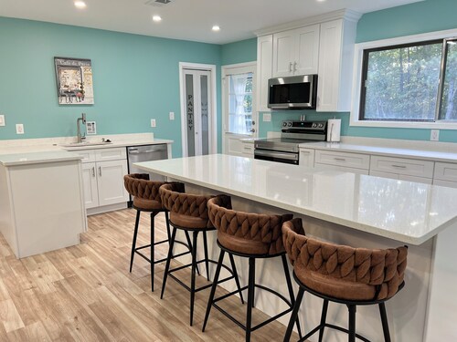 5 BR King Beds Game Room Yard Family Home Explore DC Quantico Stafford 