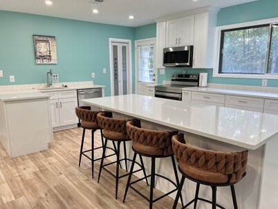 5 BR King Beds Game Room Yard Family Home Explore DC Quantico Stafford 