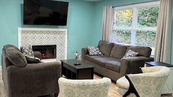 Smart-TV, Kamin, Tischtennisplatte