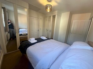 2 bedrooms, iron/ironing board, free WiFi, bed sheets - A Stylish home away from home | Pass the Keys (Colchester)