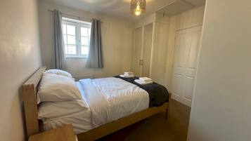 2 bedrooms, iron/ironing board, free WiFi, bed sheets