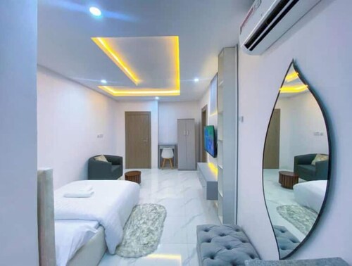 Studio(S7) @ LEKKI PHASE 1. 24/7 AC. By NgoZiLiving


