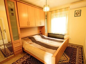 Mobile Home | 5 bedrooms, individually furnished