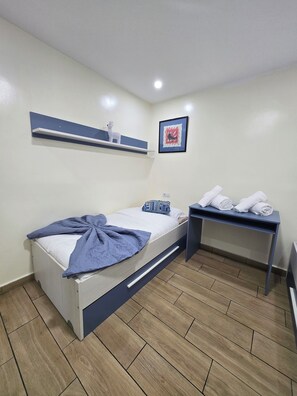 3 habitaciones, escritorio, tabla de planchar con plancha y wifi gratis 