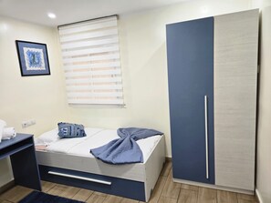 3 bedrooms, desk, iron/ironing board, free WiFi
