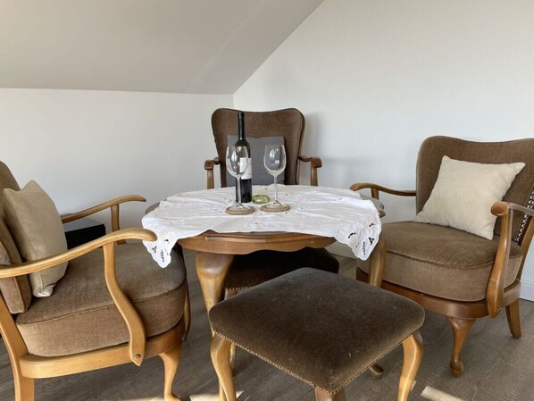 Dining - Above the Roofs of Pinnow (Pinnow)