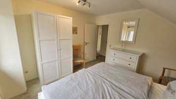Mobile Home | 4 bedrooms, individually furnished