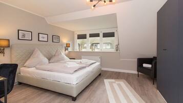 2 Schlafzimmer, individuell eingerichtet