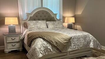 4 bedrooms, iron/ironing board, WiFi, bed sheets