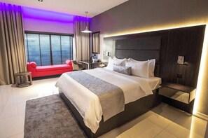 Economy-Zimmer, Balkon, Stadtblick | Schreibtisch, laptopgeeigneter Arbeitsplatz, kostenloses WLAN