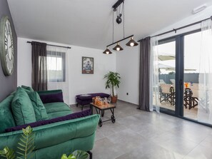 Villa | Living area - Royal Comfortable Holiday Residence (Pakostane)