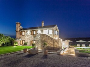 Villa | Exterior - Royal Comfortable Holiday Residence (Pakostane)