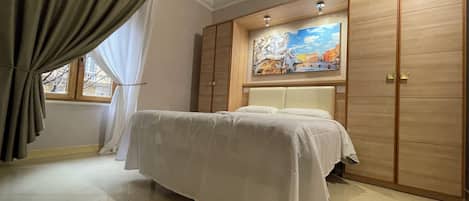 2 chambres, coffres-forts dans les chambres, bureau, Wi-Fi gratuit