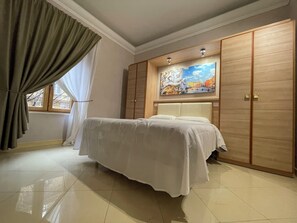 Brankas, meja kerja, dan Wi-Fi gratis