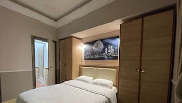 Habitación junior doble, 1 cama de matrimonio, no fumadores | Caja fuerte, escritorio, wifi gratis