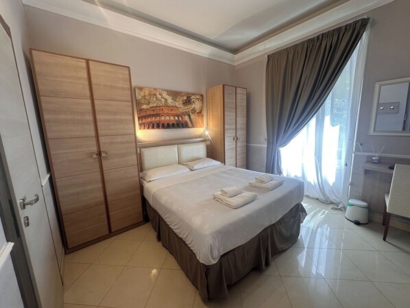 Kamar Double Deluks, 1 Tempat Tidur Queen, Bebas Asap Rokok | Brankas, meja kerja, dan Wi-Fi gratis