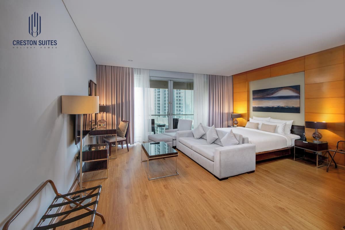 1 bedroom, hypo-allergenic bedding, desk, laptop workspace