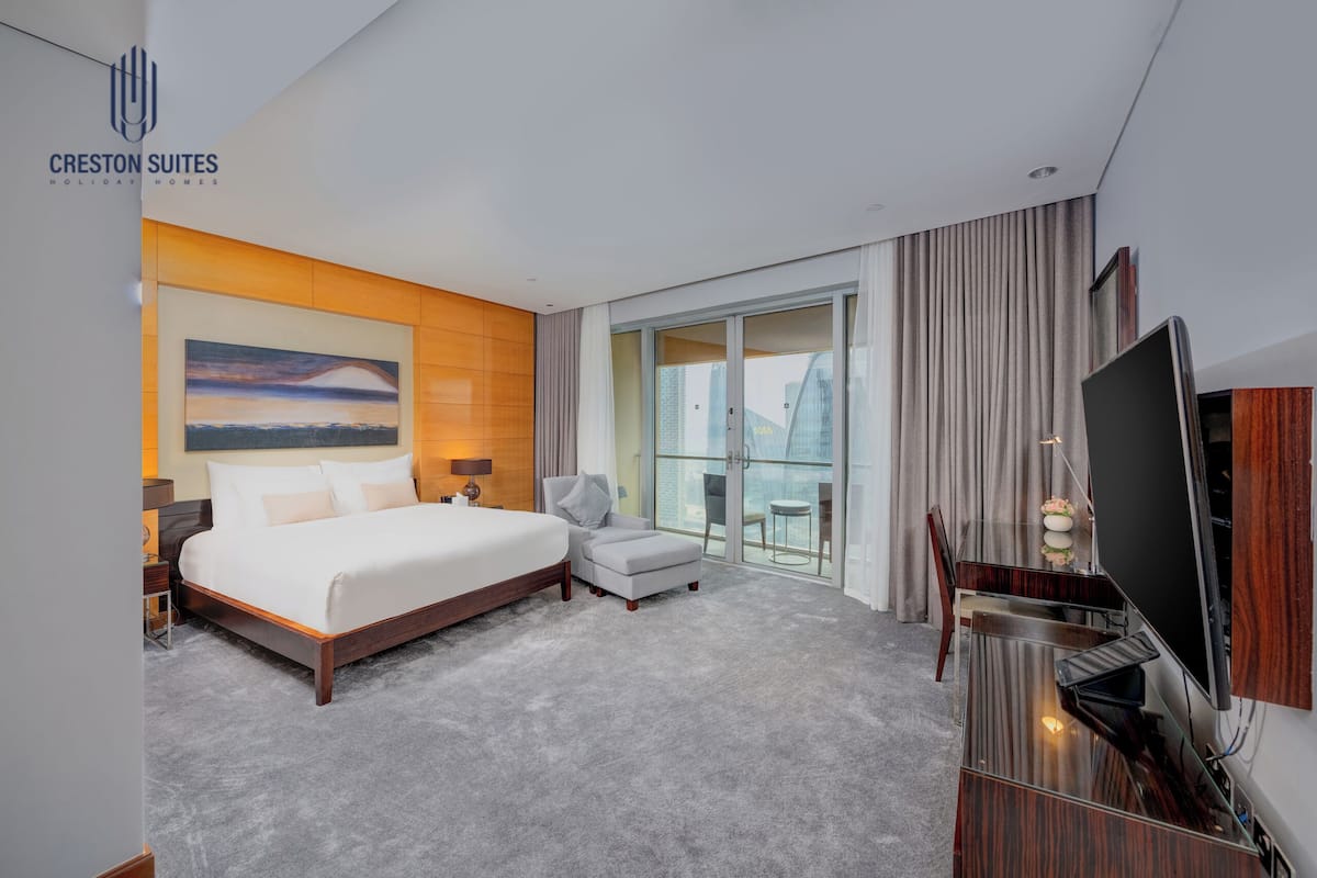 1 bedroom, hypo-allergenic bedding, desk, laptop workspace
