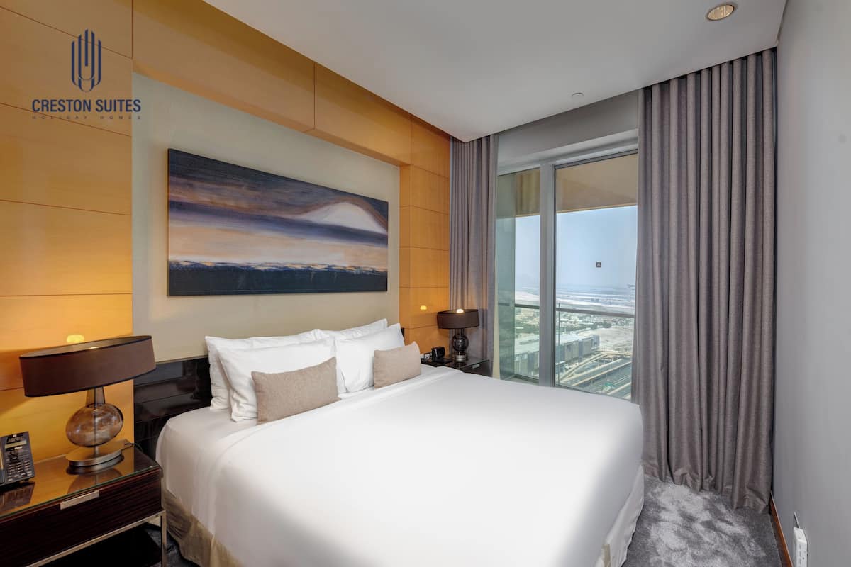 1 bedroom, hypo-allergenic bedding, desk, laptop workspace