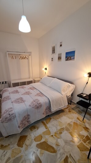 3 bedrooms, iron/ironing board, bed sheets