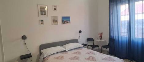 3 chambres, fer et planche Ă repasser, draps fournis