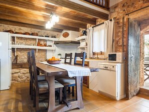 Mobile Home | Private kitchen | Highchair