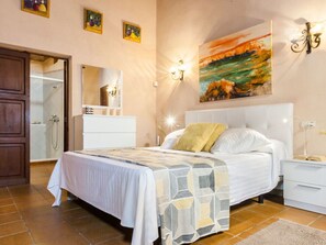 Mobile Home | 3 bedrooms, bed sheets