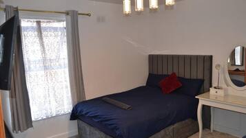 House | 2 bedrooms, iron/ironing board, free WiFi, bed sheets