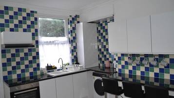 House | Private kitchen | Fridge, microwave, oven, stovetop