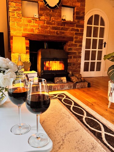 Cottage. Comfy, luxury, Rural.