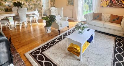 Cottage. Comfy, luxury, Rural.