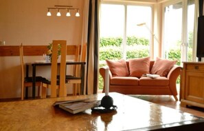 Télévision, lecteur de DVD, chaîne hi-fi