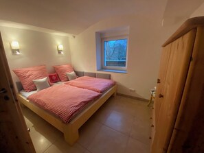 2 bedrooms, travel crib, free WiFi, bed sheets - Apartment in HOFGOHLIS between Dresden, Meißen and Radebeul directly on the Elbe cycle path (Dresden)