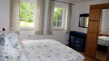 1 bedroom, individually furnished, iron/ironing board