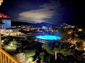 Outdoor pool, a heated pool - Appartement Vue Mer Imprenable - All comforts in an exceptional setting (Saint-Raphaël)