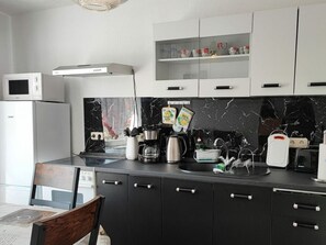 Private kitchen - Hennings Comfortable Holiday Residence (Röbel/Müritz)