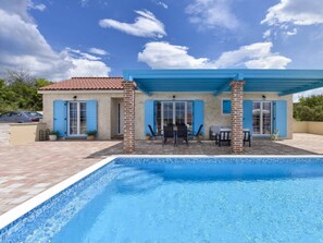 Villa | Zwembad | Een buitenzwembad