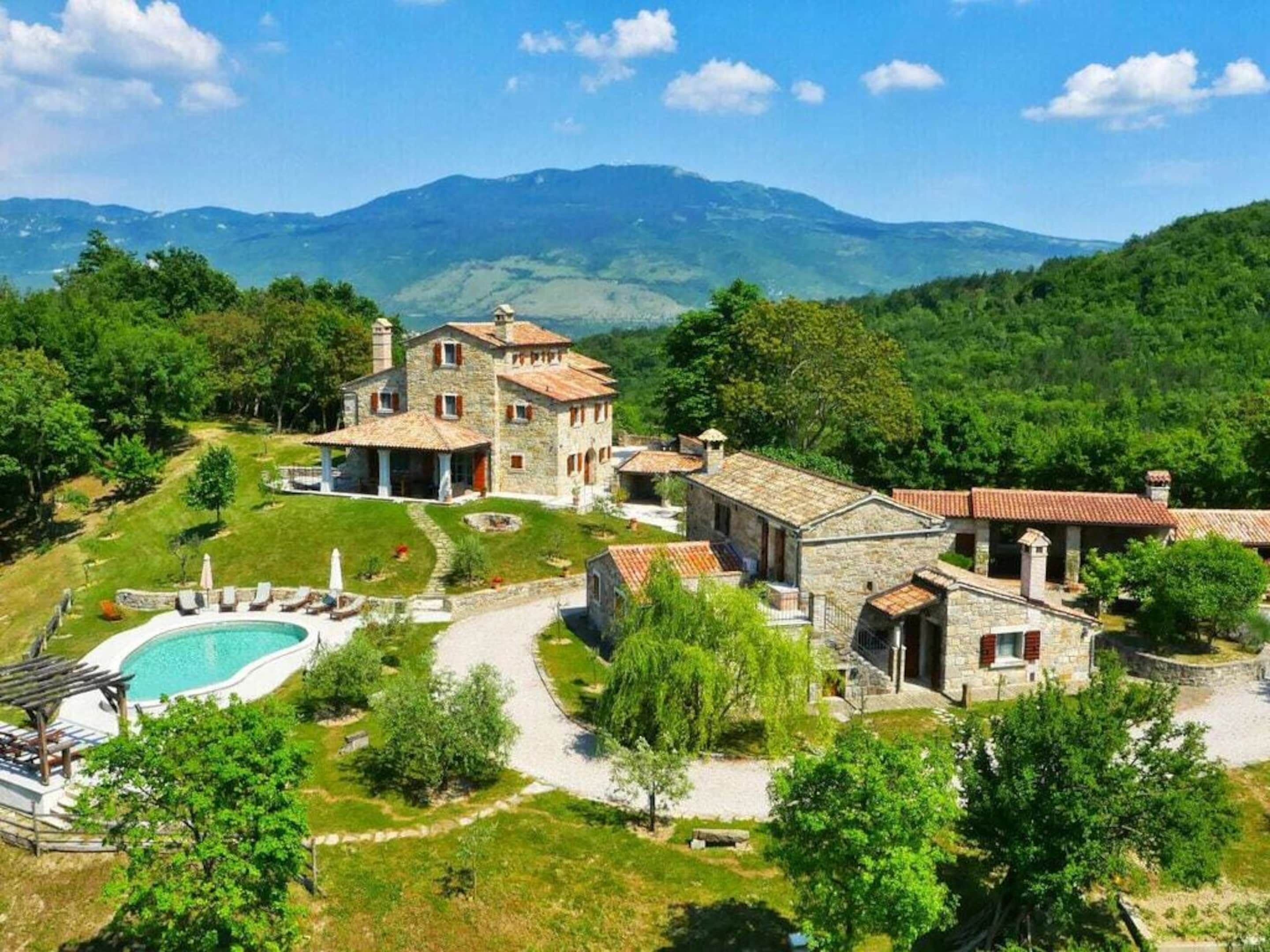 Villa | Zwembad | Een buitenzwembad