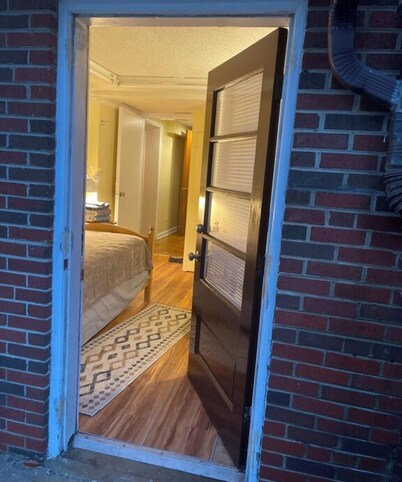 TWIN BED - PILLOW - SHOWER - FRIDGE - MW - 62.