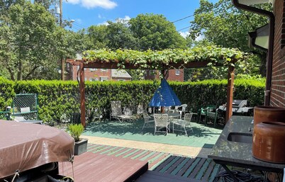 TWIN BED -  PILLOW - SHOWER - FRIDGE - MW - 62.