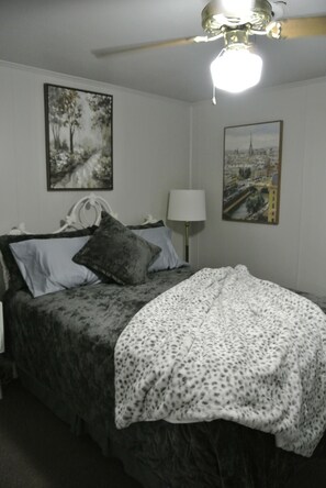 2 bedrooms, desk, iron/ironing board, free WiFi