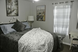 2 bedrooms, desk, iron/ironing board, free WiFi