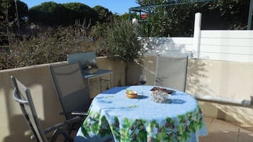 Mobile Home | Dining