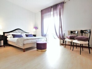 1 chambre, ameublement personnalisé, fer et planche à repasser